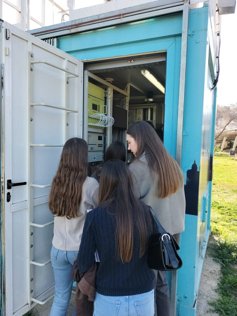 Visita a la Cabina de Control Atmosfèric de Vall d'Hebron